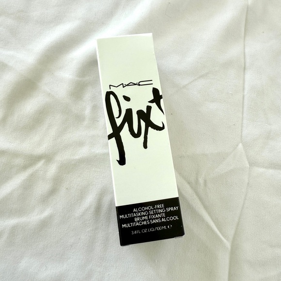 MAC Cosmetics Fix+ Multitasking Spray - Picture 3 of 3